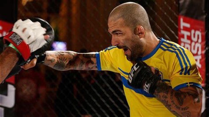 
Akira Corassani Height, Weight, Net Worth, Age, Birthday, Wikipedia, Who, Nationality, Biography 