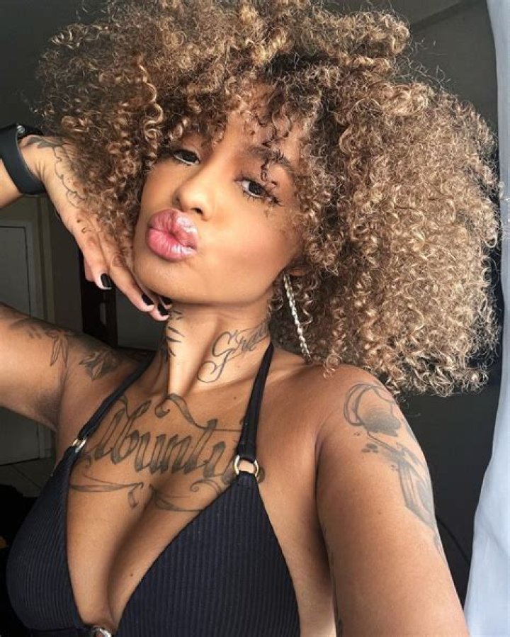 
Aretha Alves Height, Age, Boyfriend, Biography, Wiki, Net Worth 