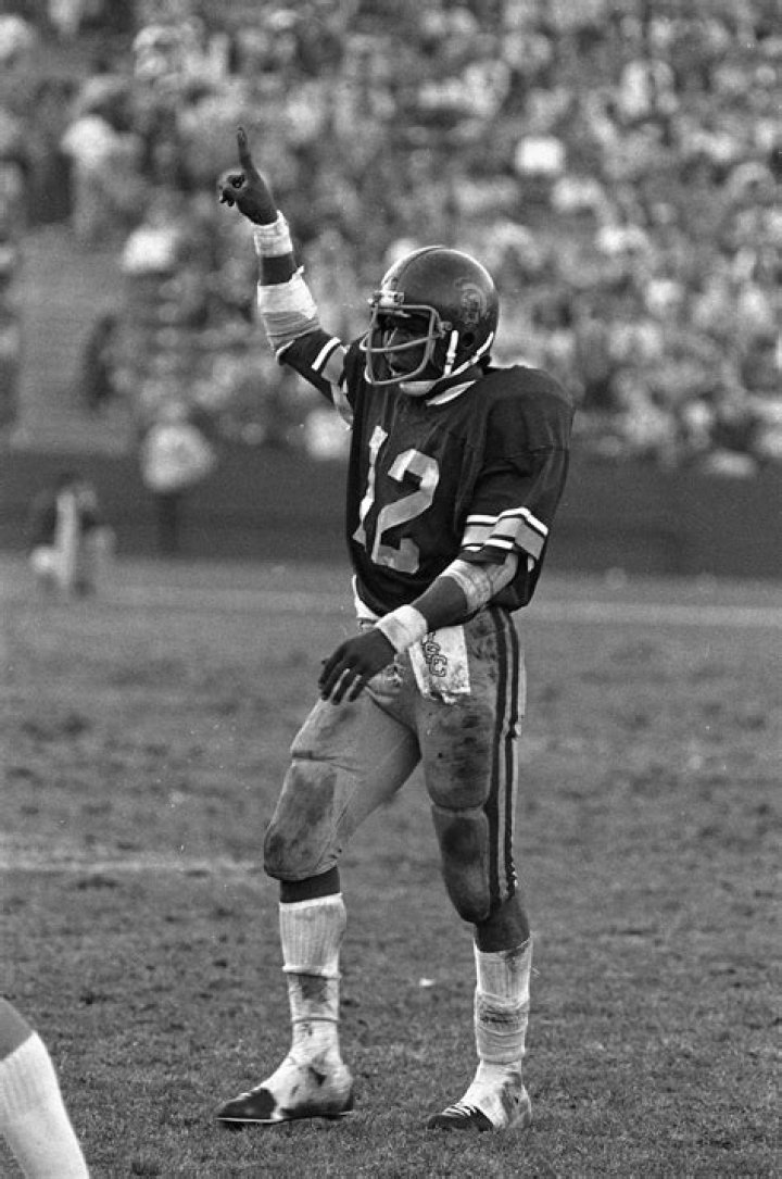 
Charles White’s Death Cause Revealed? How Did USC RB Winner Die? 