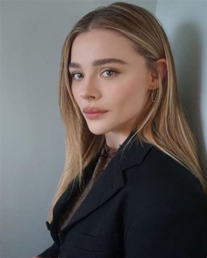 Chloe Grace Mortez Height, Weight, Net Worth, Age, Birthday, Wikipedia, Who, Instagram, Biography