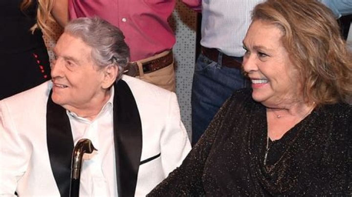 
Details Of Jerry Lee Lewis’ Spouses, Scandalous Marriages And Music Legacy 