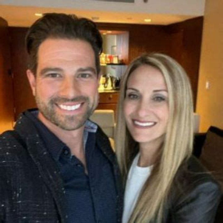 How Old Is Scott McGillivray Wife Sabrina McGillivray? What Lake Is Their Cottage On?