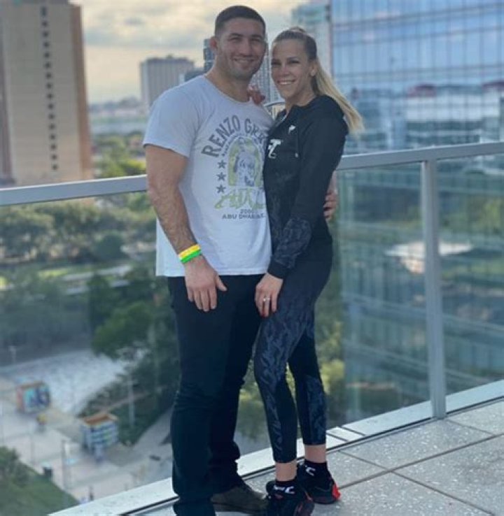 
Is Katlyn Chookagian Armenian? Husband Kyle Cerminara And Family 