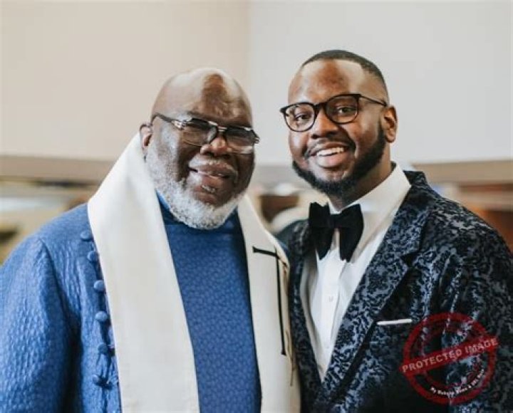 
Is Matt Greenwood Gay? Age, Height, Net Worth 