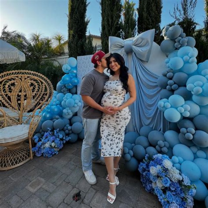 
Is Yoatzi Pregnant? Meet Her Baby Daddy On Instagram 