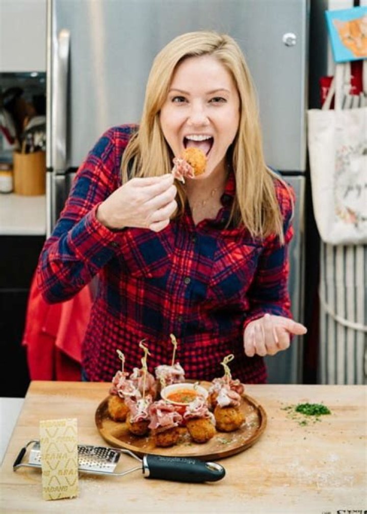 
Jaymee Sire Height, Weight, Net Worth, Age, Birthday, Wikipedia, Who, Instagram, Biography 