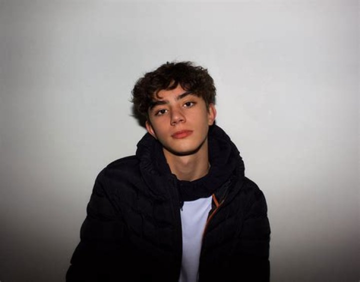 Josh Hewitt Height, Weight, Net Worth, Age, Birthday, Wikipedia, Who, Nationality, Biography