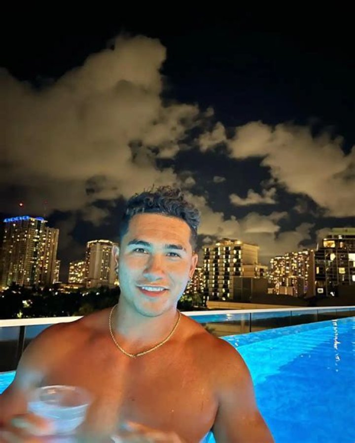 
Kekoa Kekumano Height, Weight, Net Worth, Age, Birthday, Wikipedia, Who, Nationality, Biography 