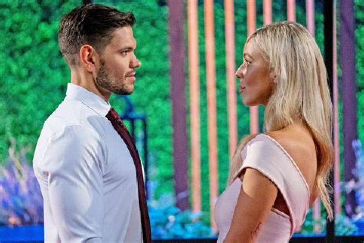 
‘Love Is Blind’ Season 2 Couples Now: Shaina Sounds Off on Divorce News — “It’s Just Sad” 