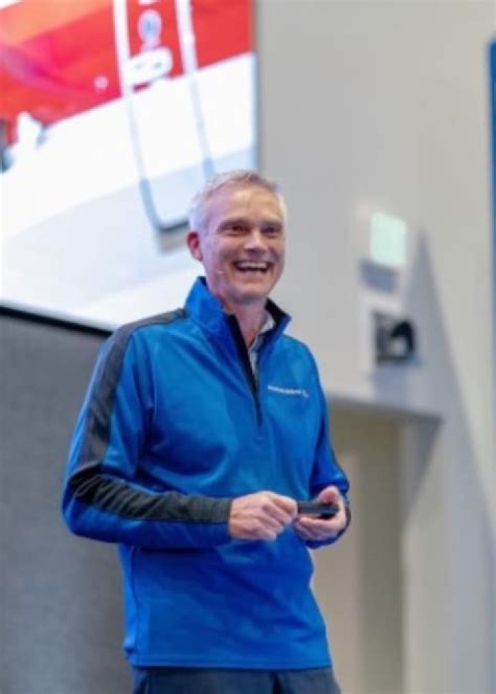 Robert Isom Height, Weight, Net Worth, Age, Wiki, Who, Instagram, Biography