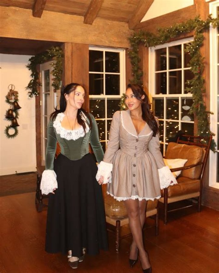 
Sister of Adrienne Bailon and versatile singer Claudette Bailon 