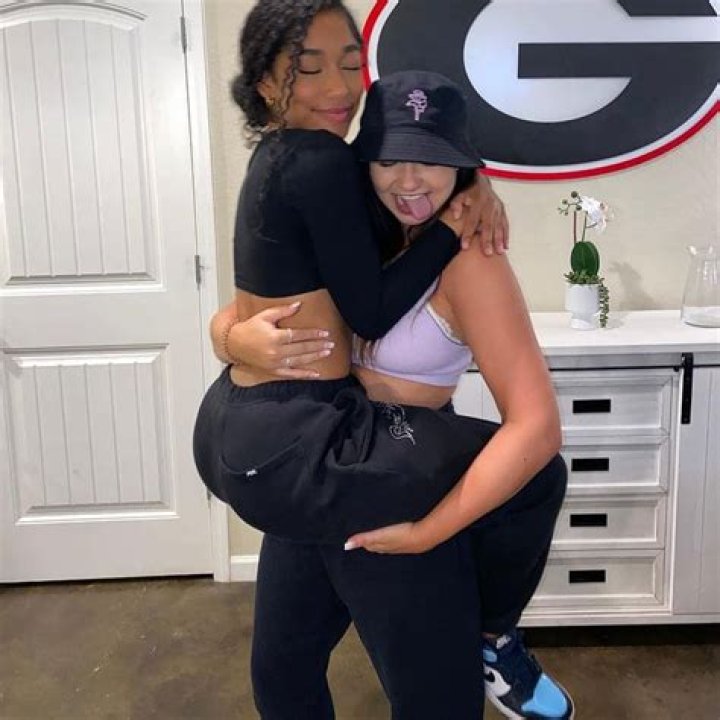 Snow White (TikTok Star) Biography, Age, Boyfriend, Height, Net Worth