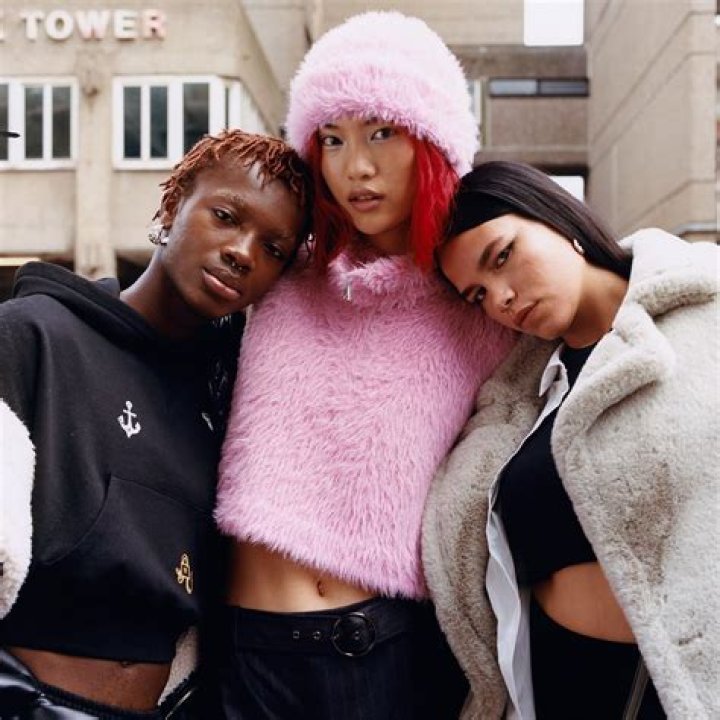 
The Primark Girl Full Video On Twitter, Did She Kill Herself? 