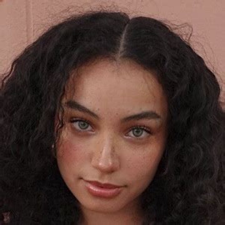 
Veronica Eclatt Height, Weight, Net Worth, Age, Birthday, Wikipedia, Who, Nationality, Biography 