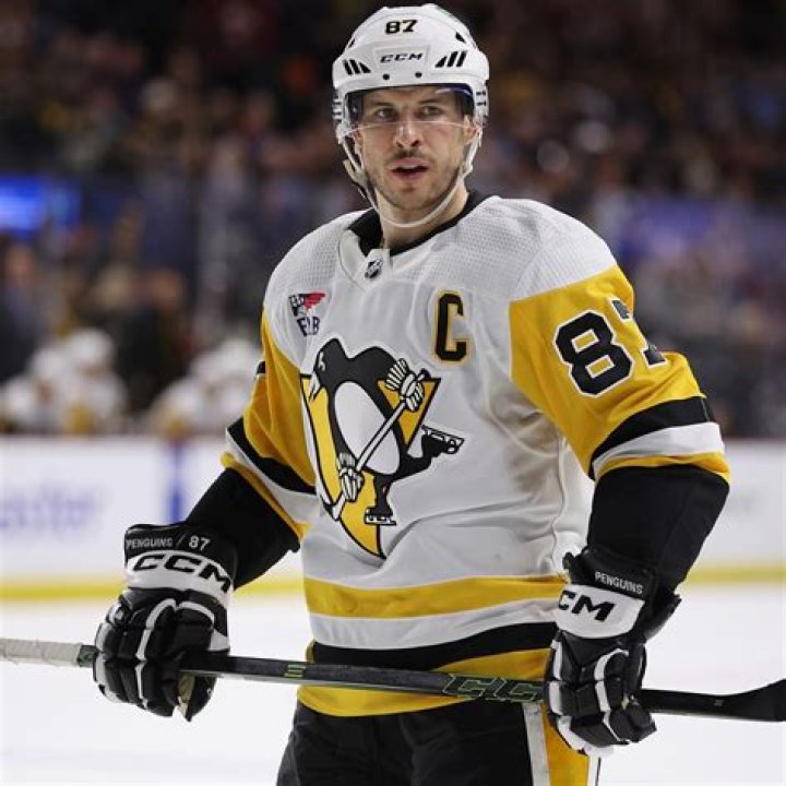 
What Happened To Sidney Crosby, Is He Hurt? Surprise Exit During The Game Explained 