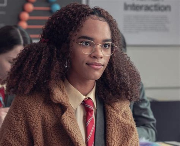 
What Is Yasmin Finney Gender? Facts To Know About Heartstopper Cast 