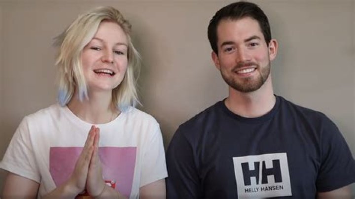 Who Is Kallmekris, What Is Her Age and Does She Have A Boyfriend?